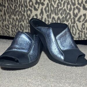 Romika Women's 9.5 Black and Silver Slide Sandals comfort walking cushioned heel